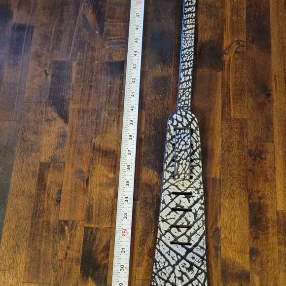 Exotic Light Grey Wildebeest Guitar Strap – Ethically Sourced Made in America - Picture 8 of 9
